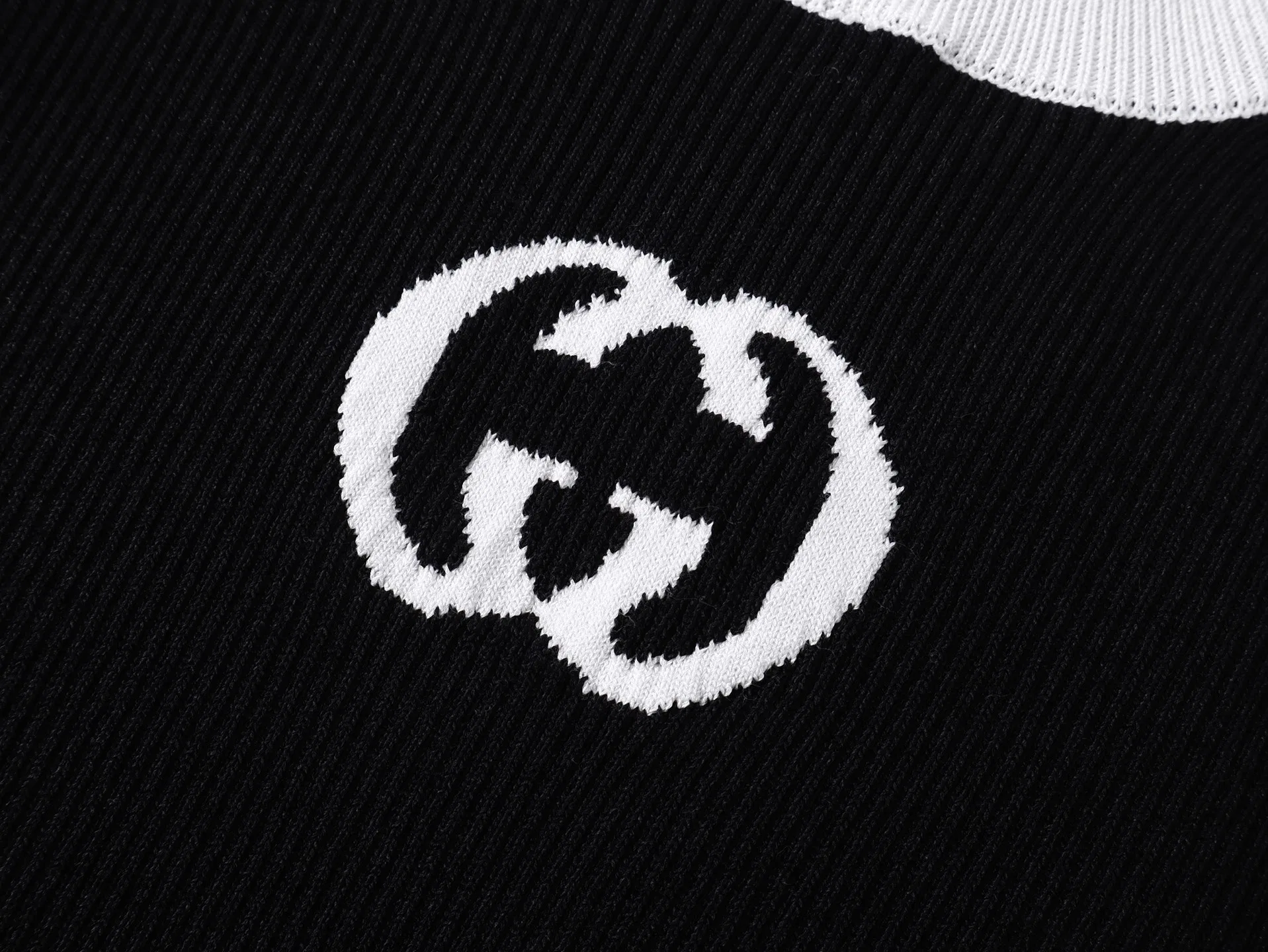 GU 27FW WTSBTCC 042 반팔니트 5