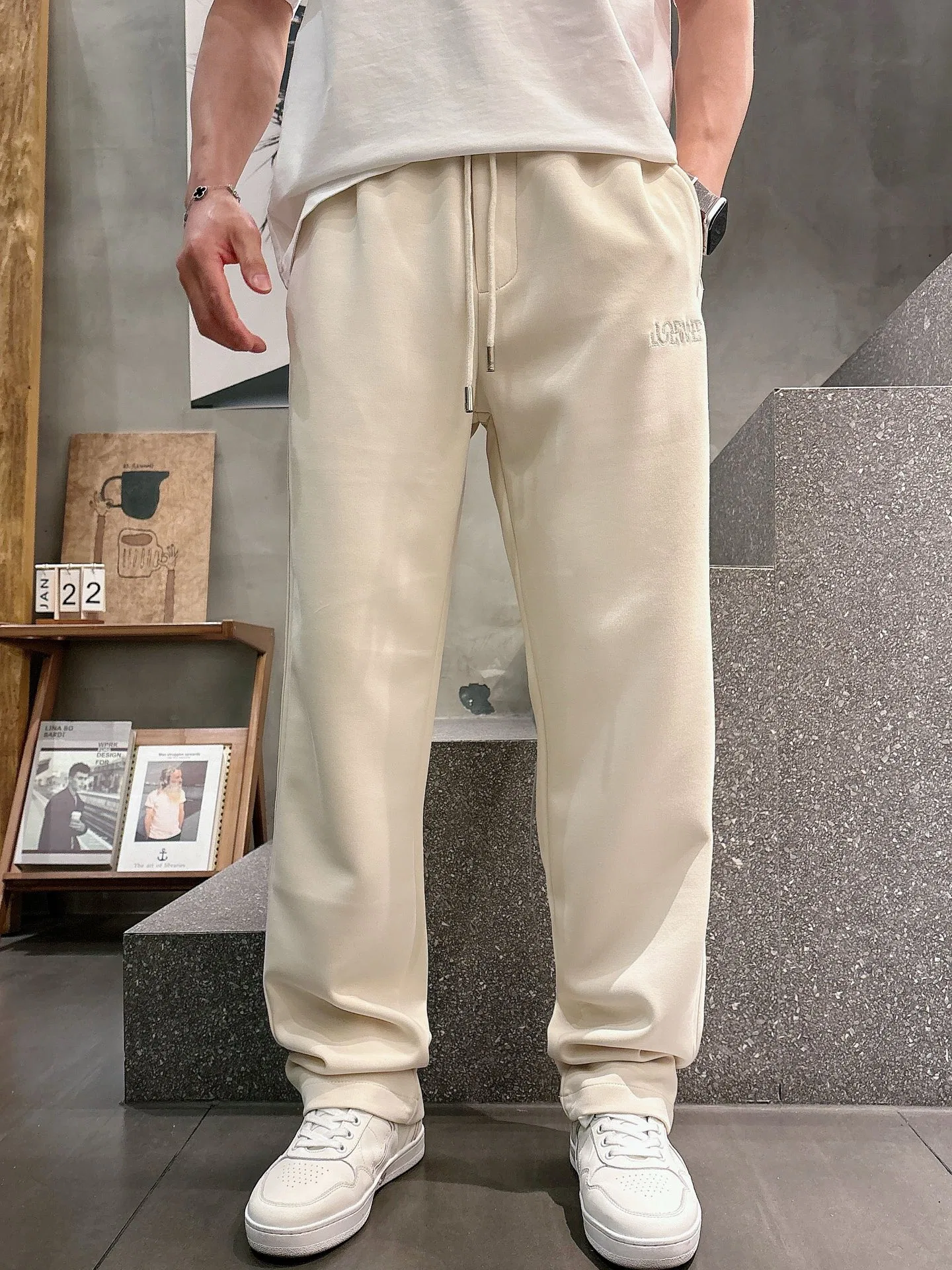LOE 27FW HKMQHBV 012 스웻팬츠