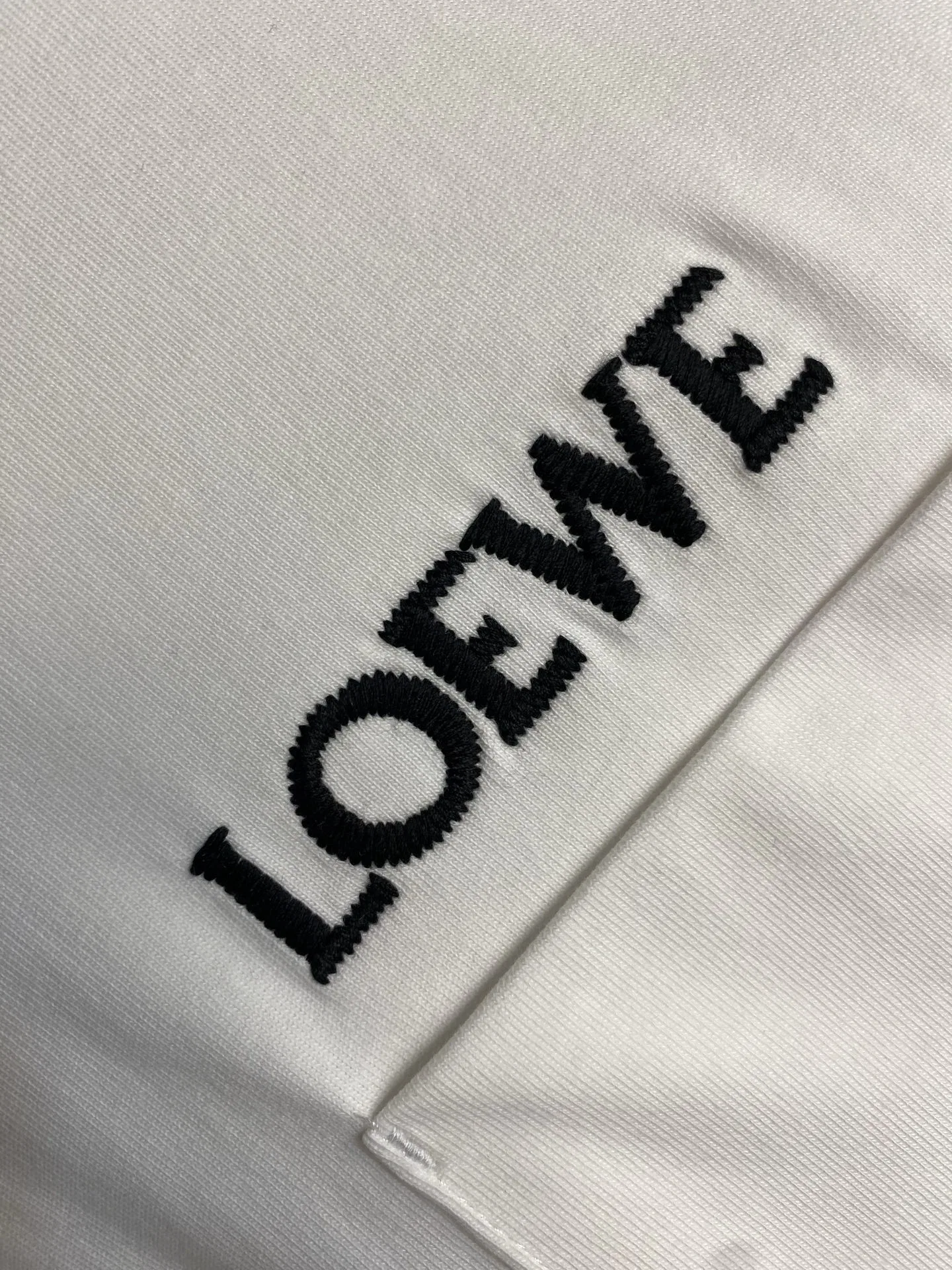LOE 27FW XFAVAGO 005 반팔티셔츠 4