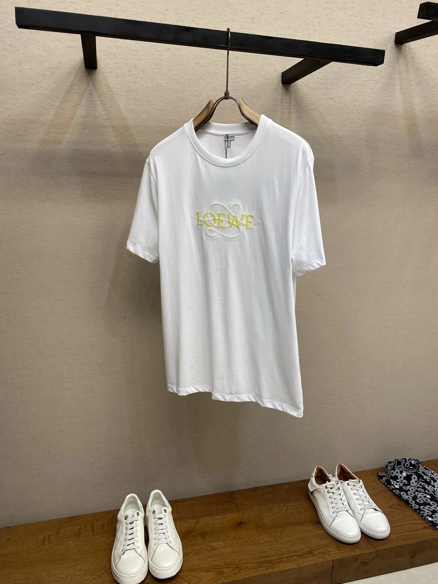 LOE 27FW XFAVAGO 025 반팔티셔츠