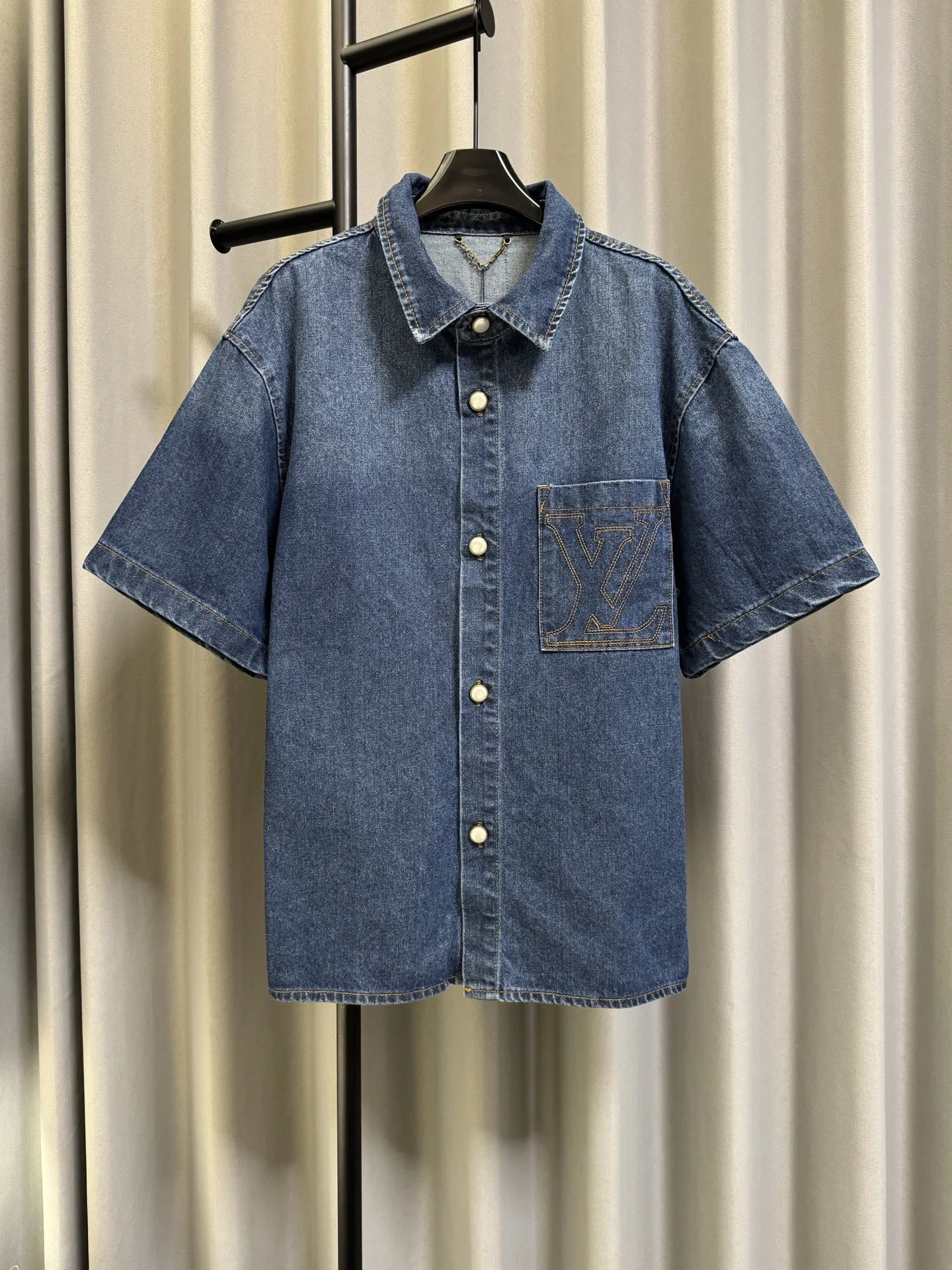 LV 27FW CDJLKMW 018 데님반팔셔츠