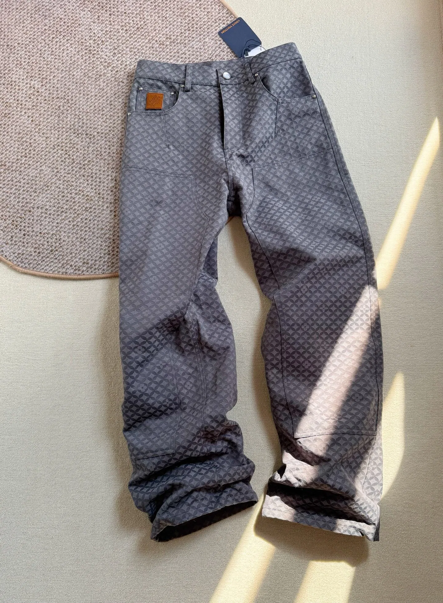 LV 27FW FVAHDTN 012 데님팬츠