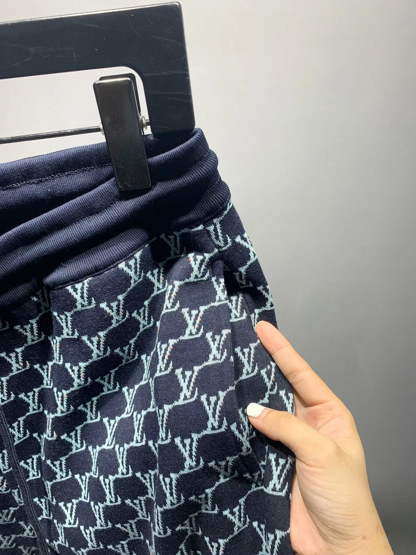 LV 27FW FVAHDTN 014 숏츠 5