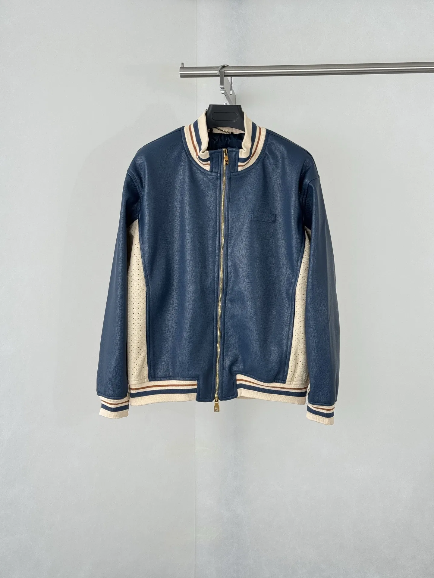 LV 27FW FVAHDTN 026 레더자켓