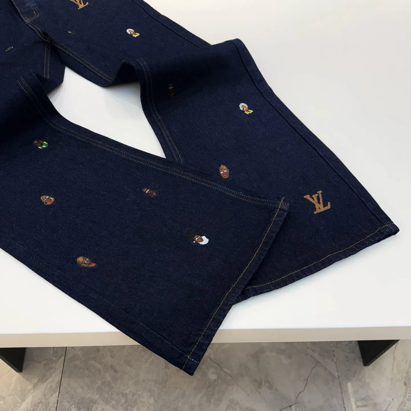 LV 27FW JBJVXGJ 013 데님팬츠 4
