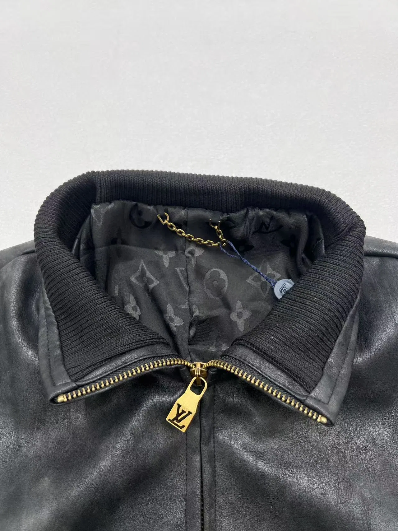 LV 27FW JBJVXGJ 287 자켓 3