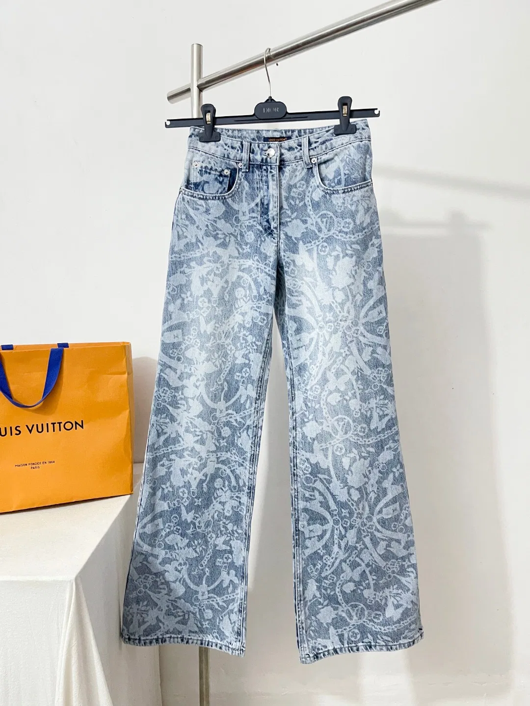 LV 27FW LDWAQLG 001 데님팬츠