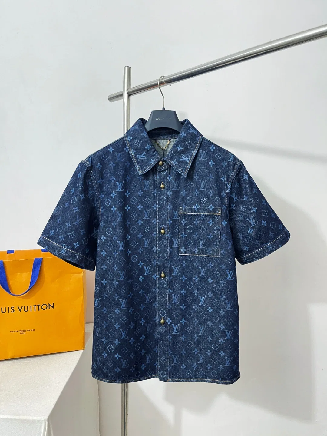 LV 27FW LDWAQLG 097 데님반팔셔츠