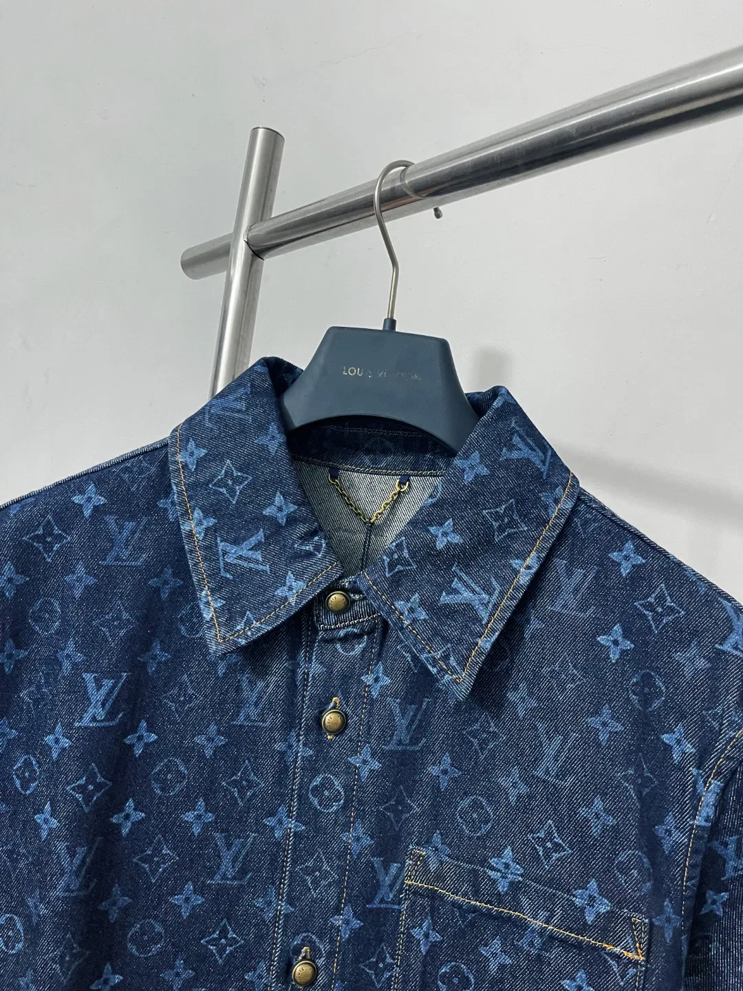 LV 27FW LDWAQLG 097 데님반팔셔츠 3