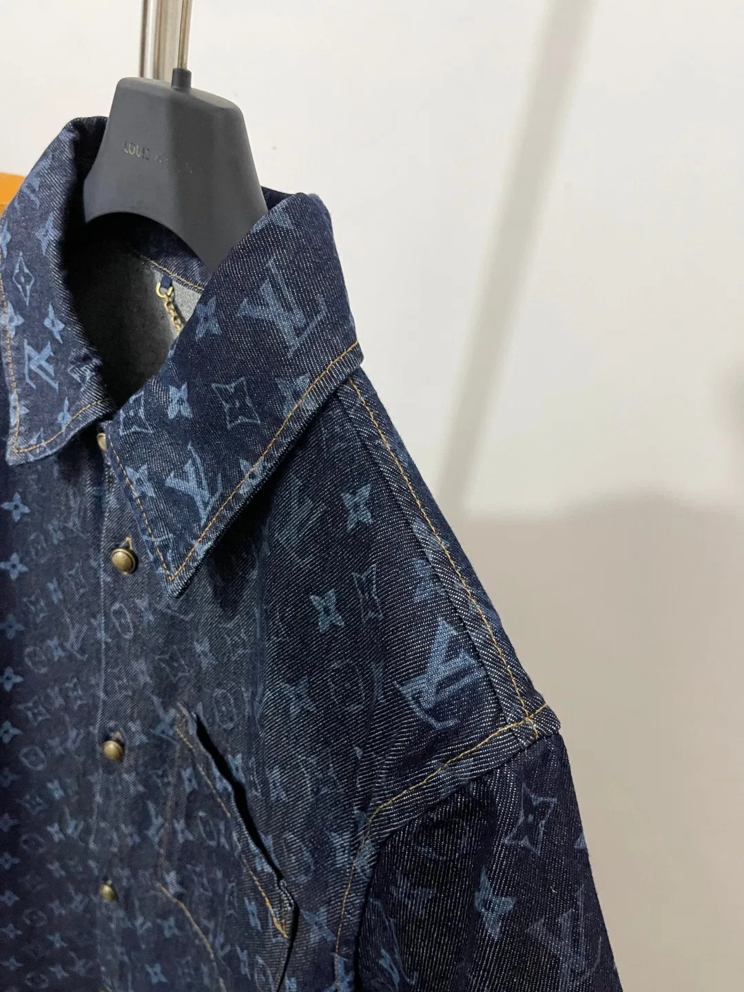 LV 27FW LDWAQLG 097 데님반팔셔츠 6