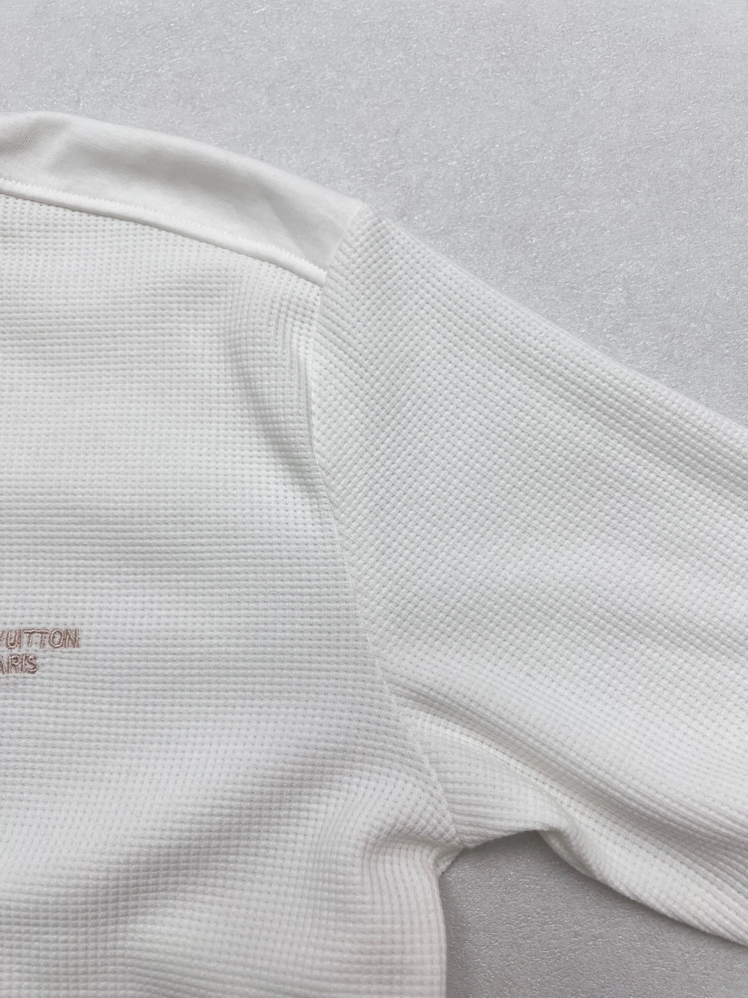 LV 27FW NOGJIQS 002 롱슬리브 5