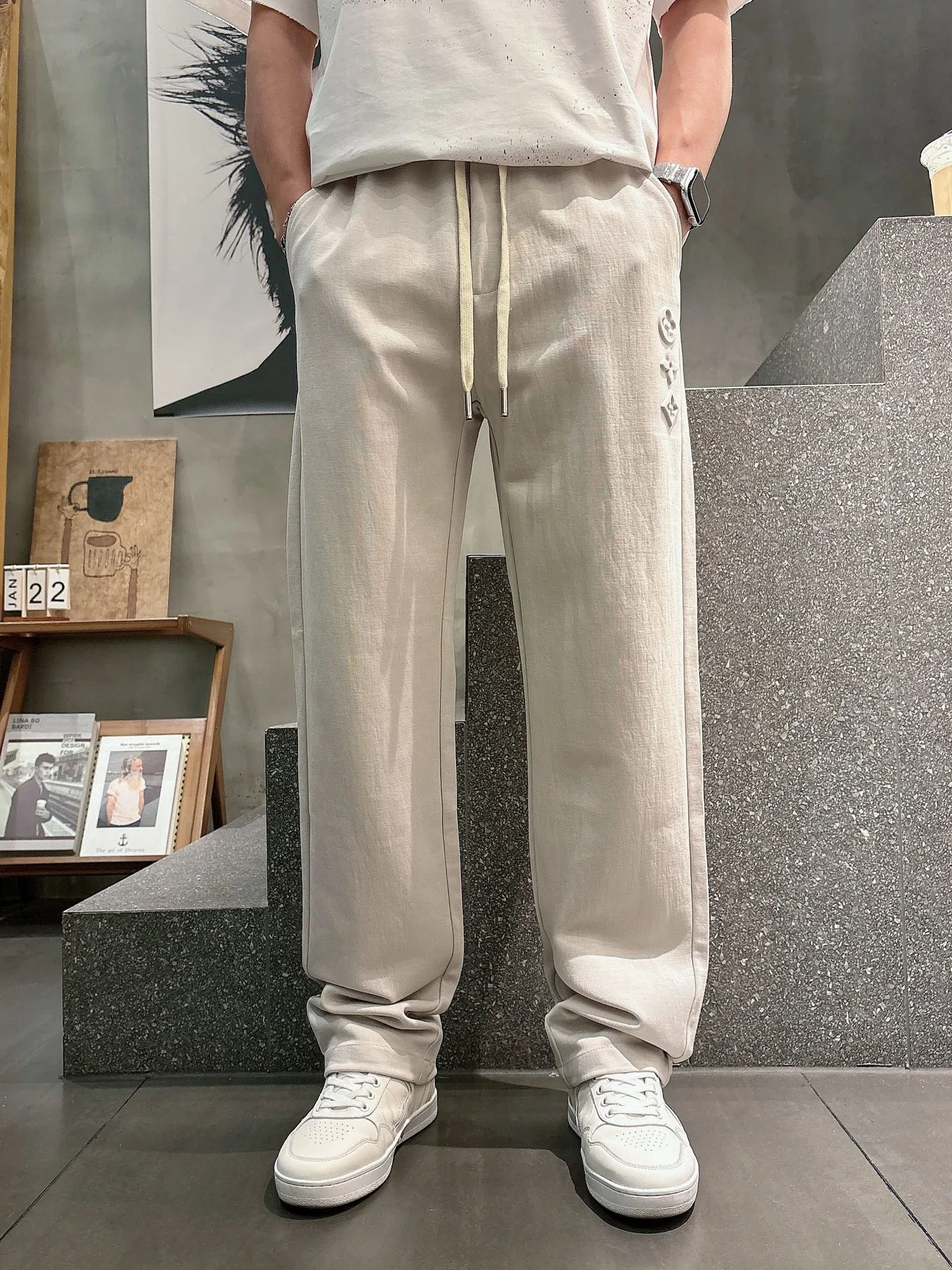 LV 27FW PXOPLTT 032 스웻팬츠