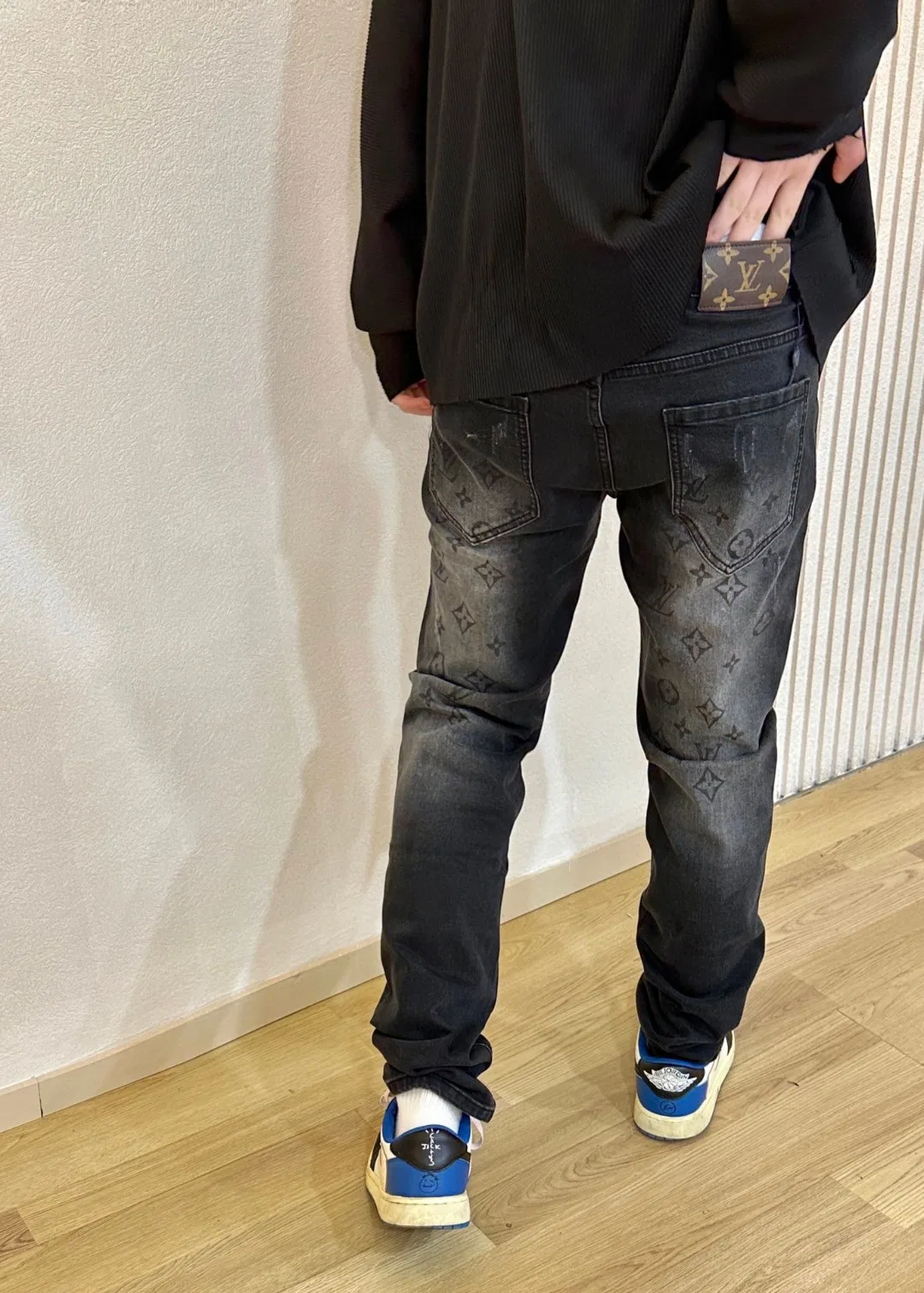LV 27FW PXOPLTT 060 데님팬츠