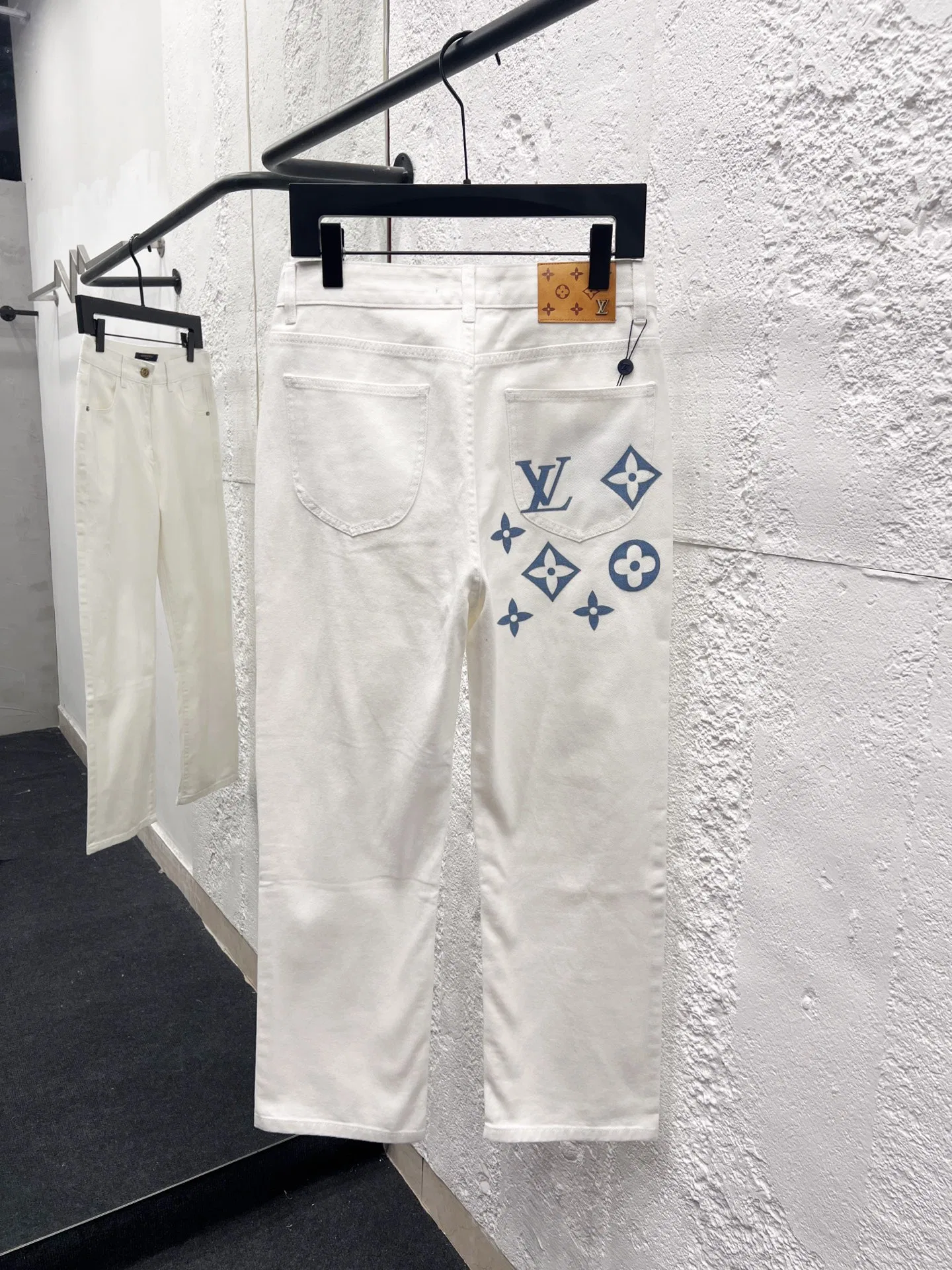 LV 27FW PXOPLTT 068 데님팬츠