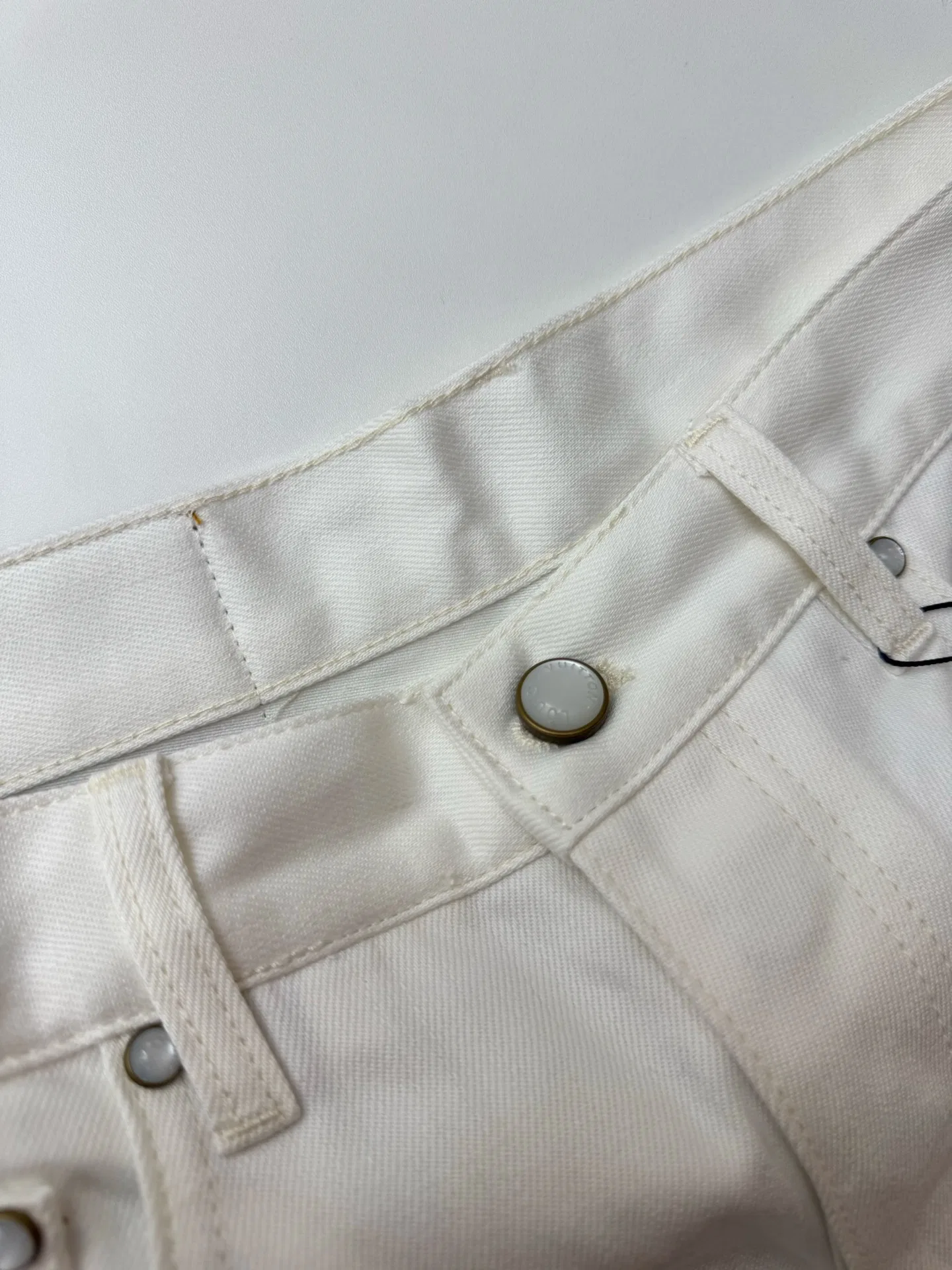 LV 27FW QCYEEAU 008 숏츠 4