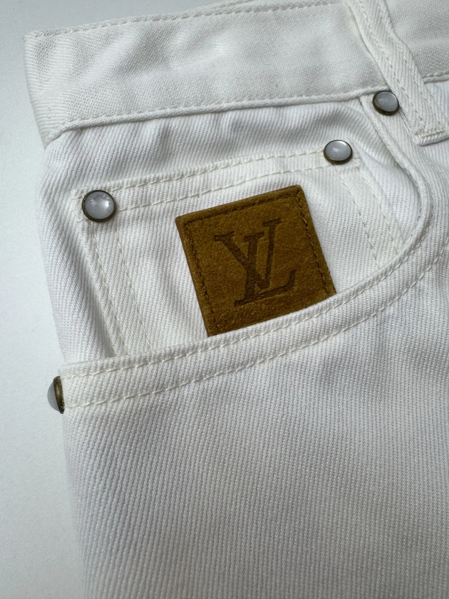 LV 27FW QCYEEAU 008 숏츠 5