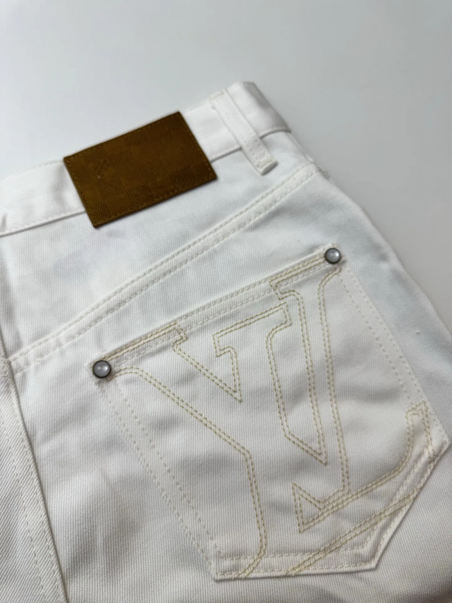 LV 27FW QCYEEAU 008 숏츠 6