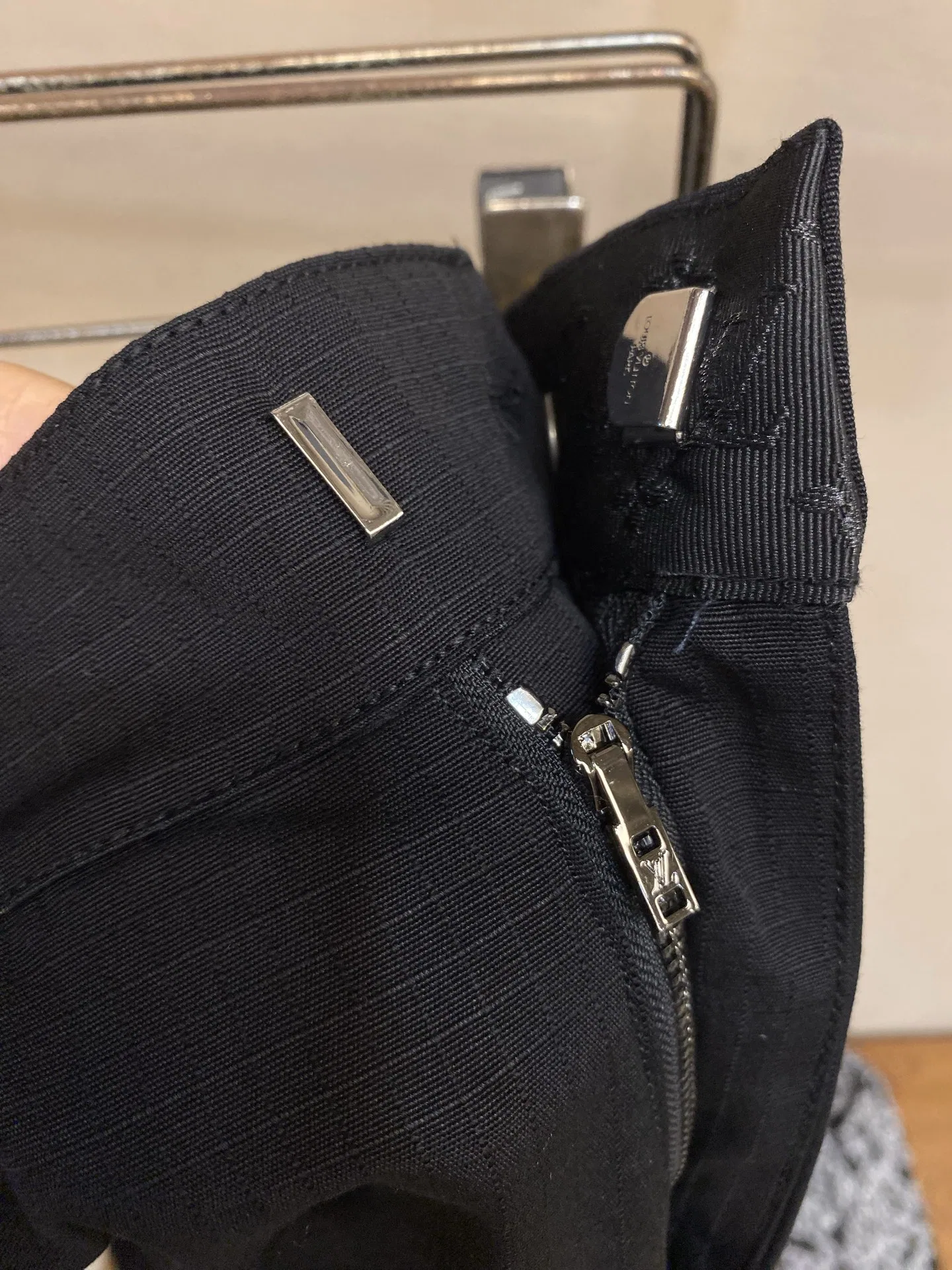 LV 27FW QVUSQNN 083 카고팬츠 4