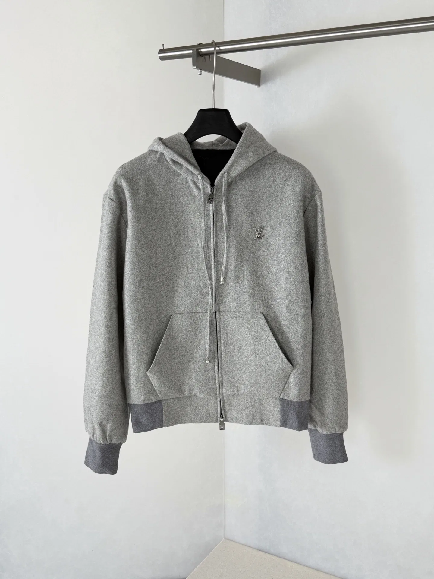 LV 27FW VVEHJZL 010 집업후드