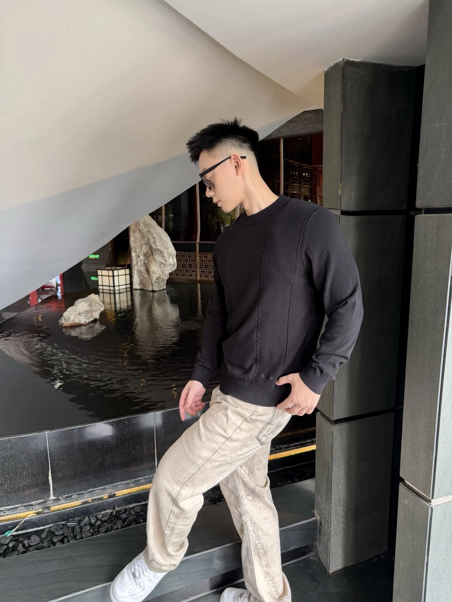 LV 27FW VVEHJZL 012 니트