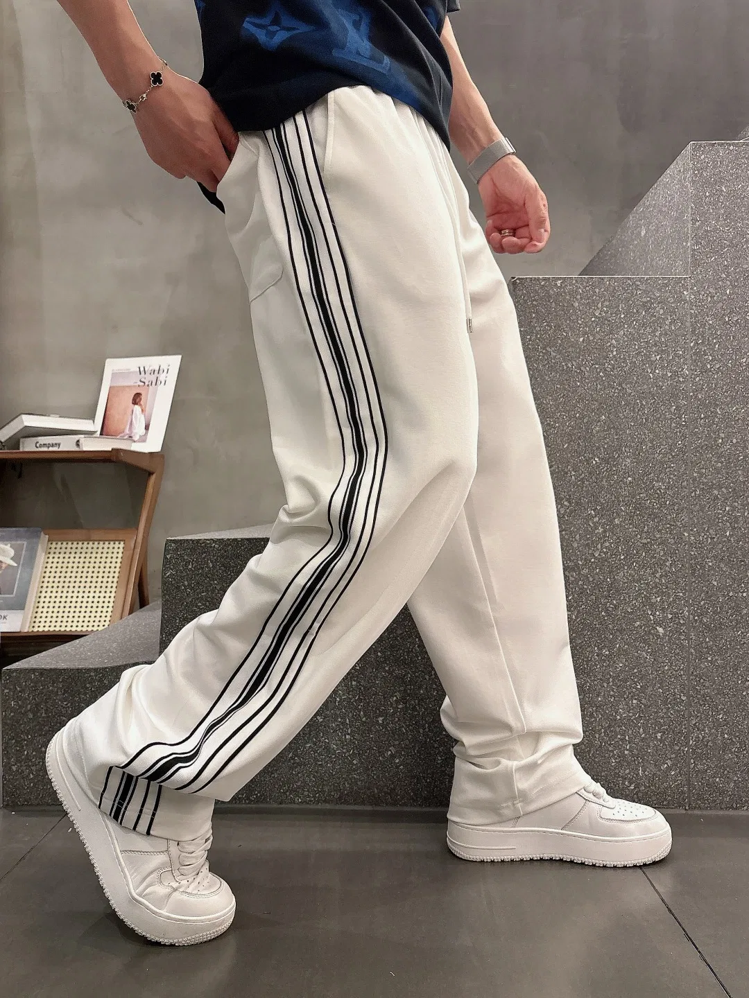 LV 27FW WBOJRAP 043 스웻팬츠 5