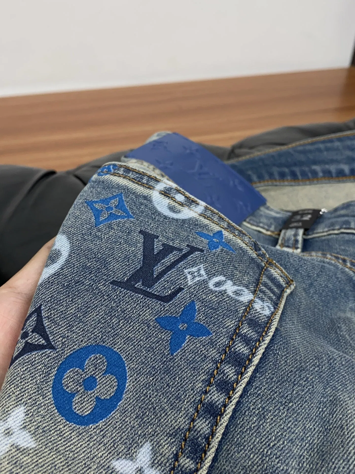 LV 27FW WBOJRAP 061 데님팬츠 4