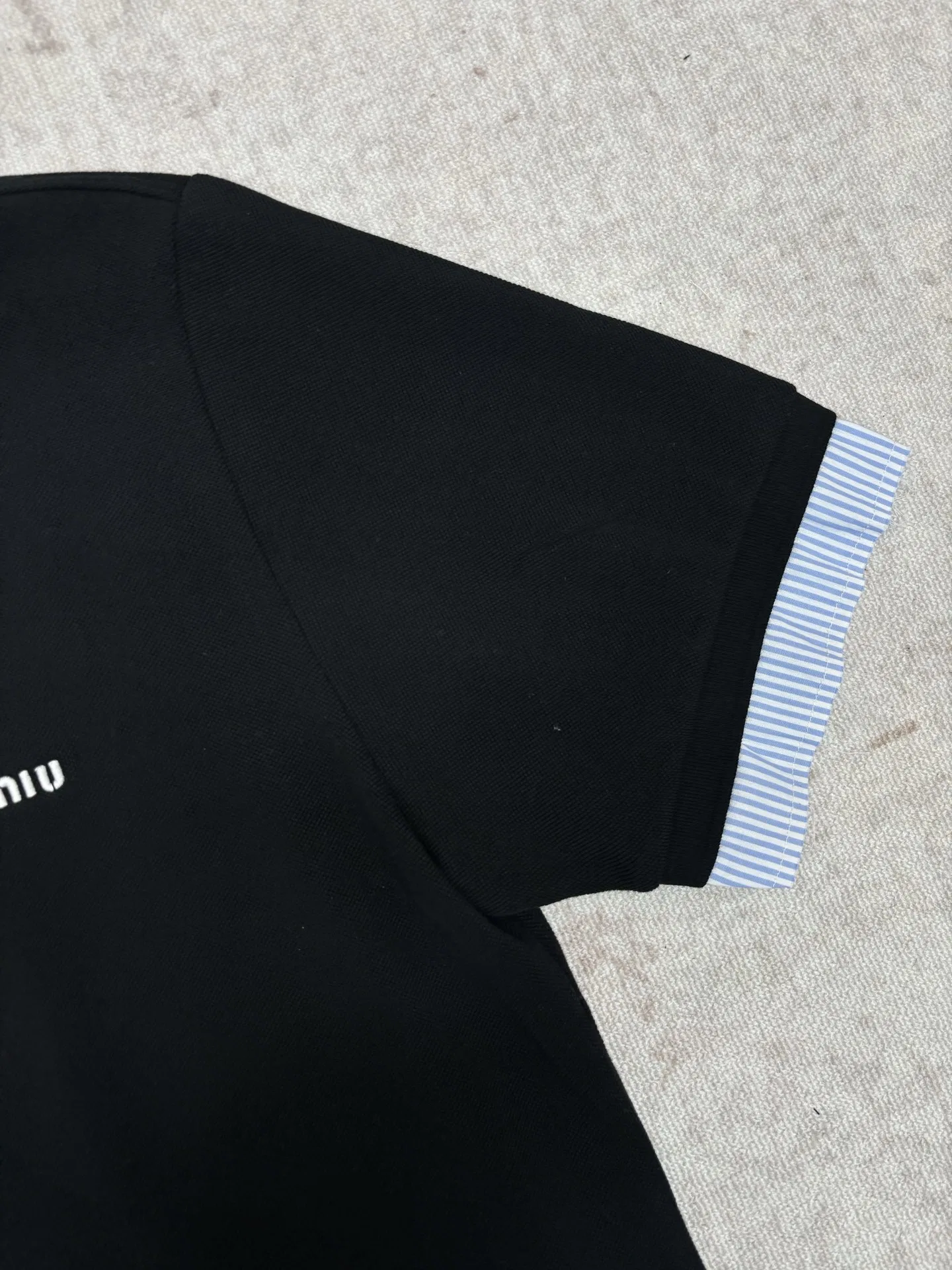 MIU 27FW DJHWJSS 015 폴로반팔티셔츠 5