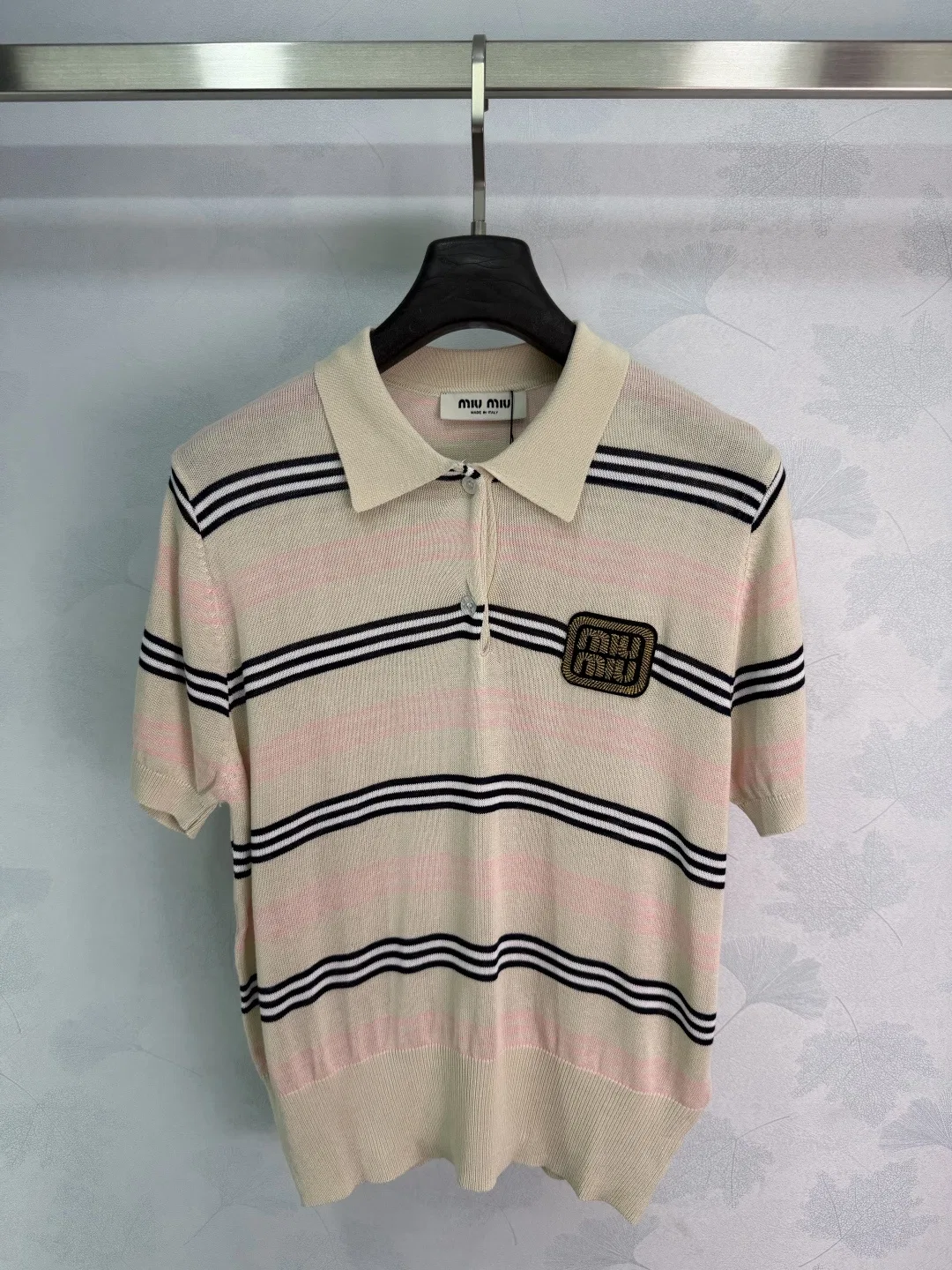 MIU 27FW FAYYDZK 009 폴로반팔티셔츠