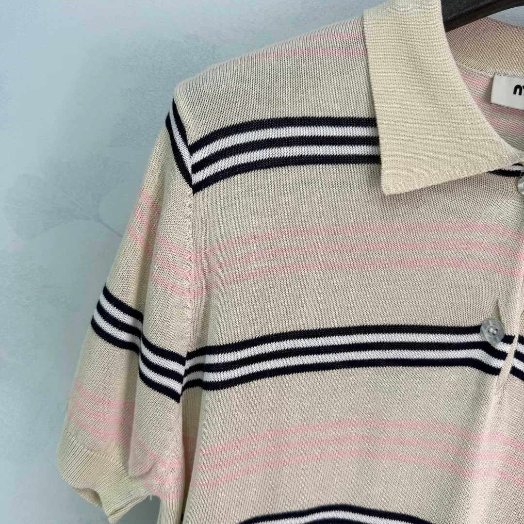 MIU 27FW FAYYDZK 009 폴로반팔티셔츠 4