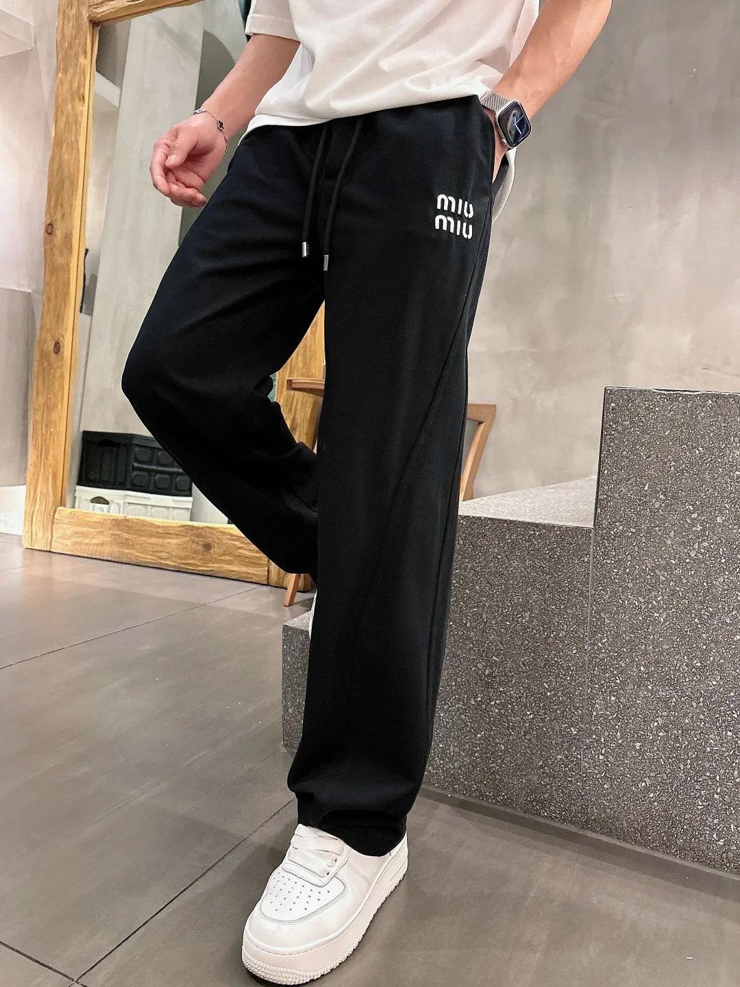 MIU 27FW JAEXKUM 001 스웻팬츠 4