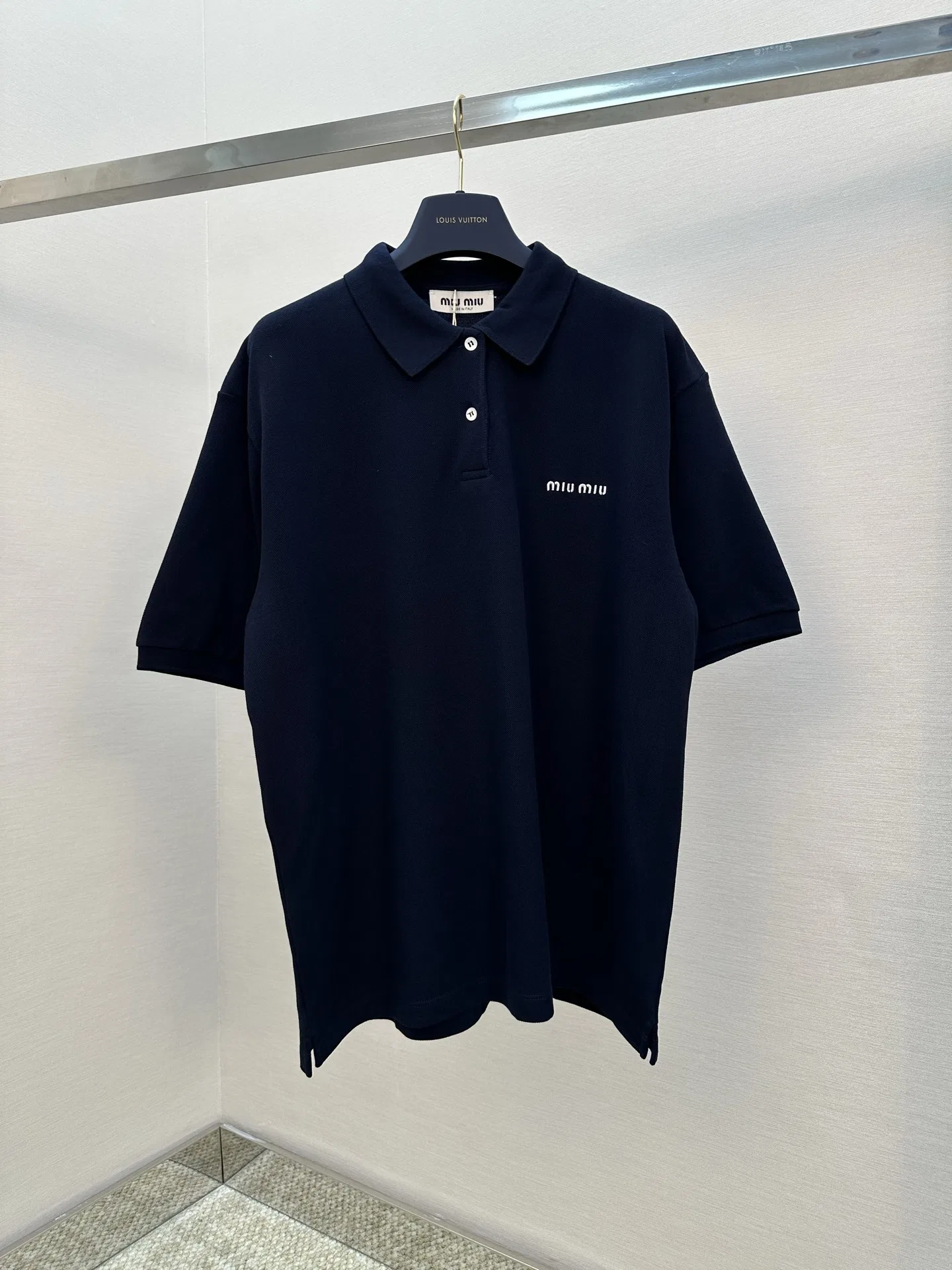 MIU 27FW MMAKOWG 001 폴로반팔티셔츠