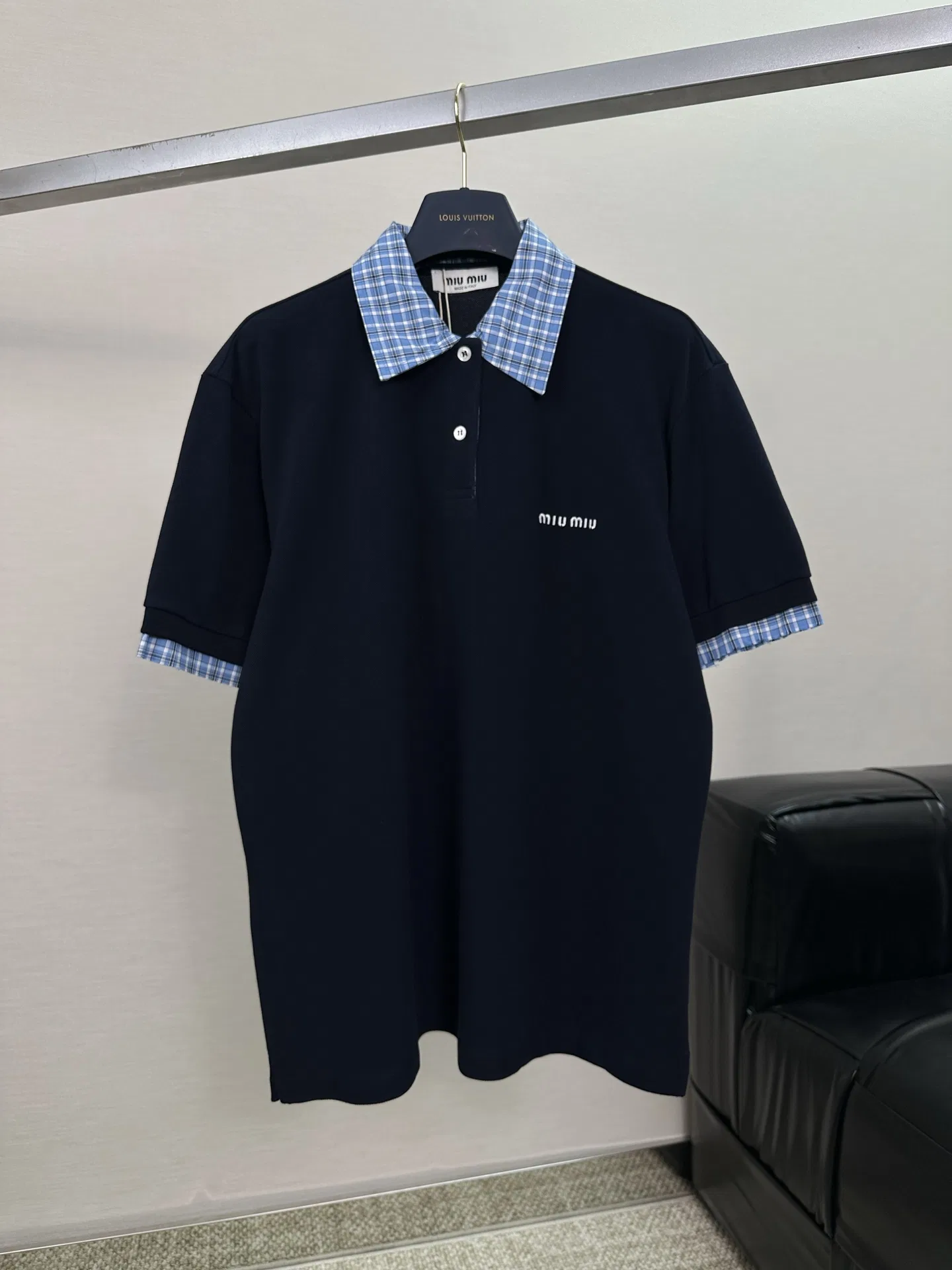 MIU 27FW MMAKOWG 002 폴로반팔티셔츠 3
