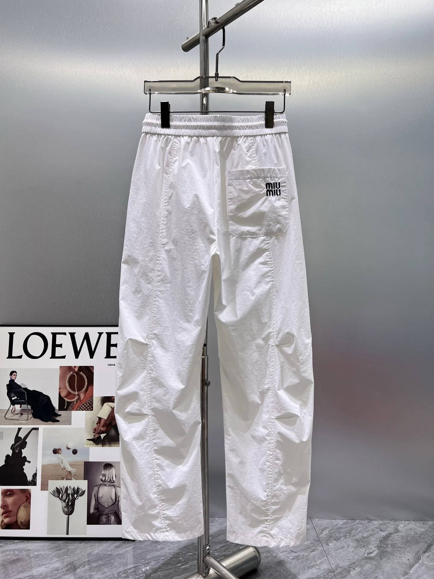 MIU 27FW NWHAHGY 002 스웻팬츠 4