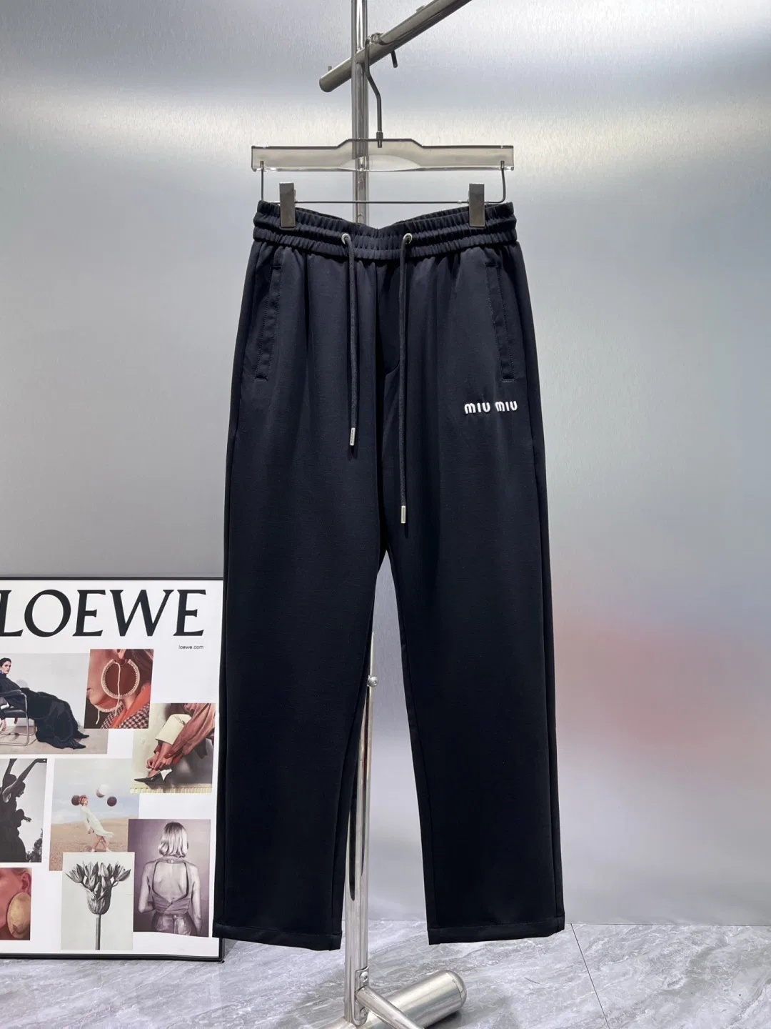MIU 27FW NWHAHGY 003 스웻팬츠