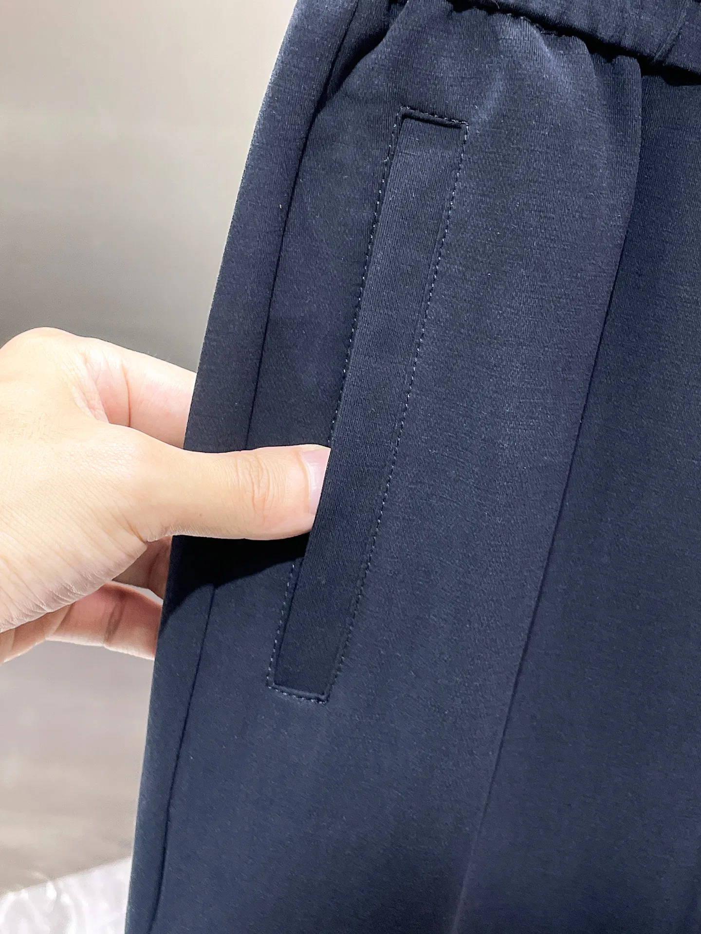 MIU 27FW NWHAHGY 004 스웻팬츠 6
