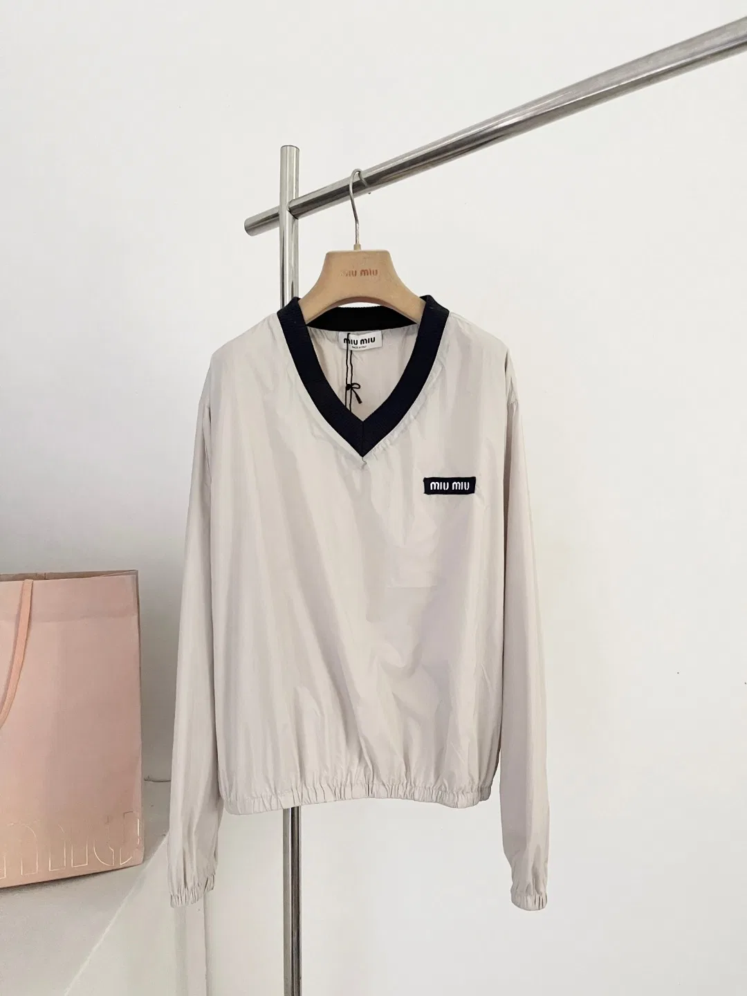 MIU 27FW OMDCLSE 013 브이넥 긴팔티셔츠