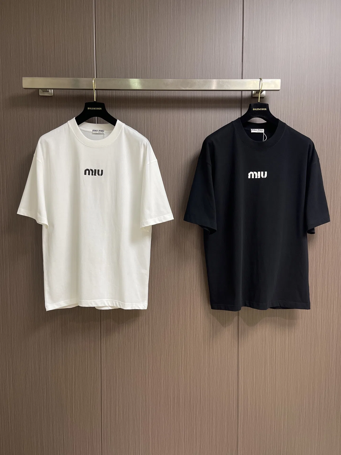 MIU 27FW TWLCQJQ 002 반팔티셔츠 3