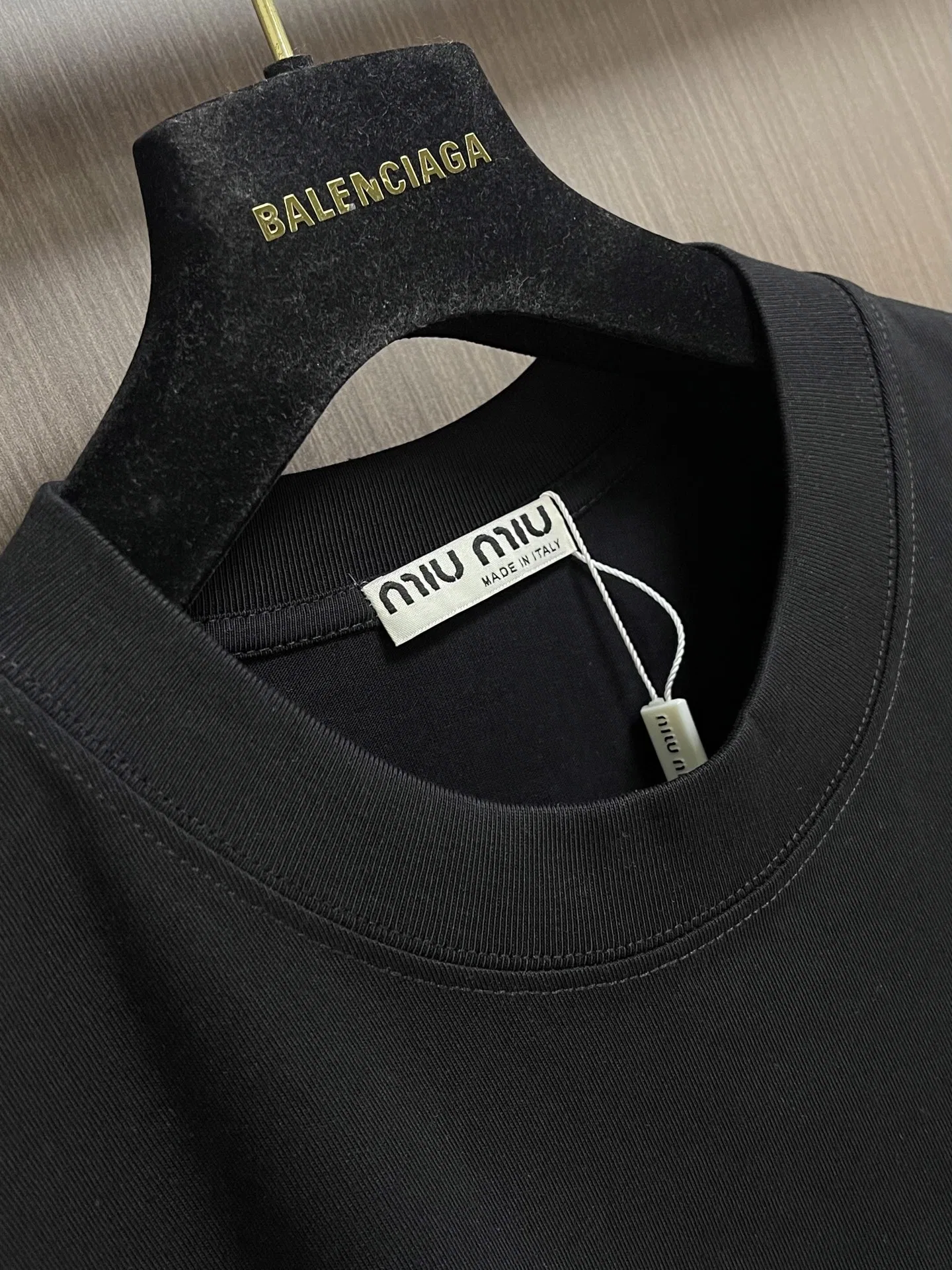 MIU 27FW TWLCQJQ 002 반팔티셔츠 5