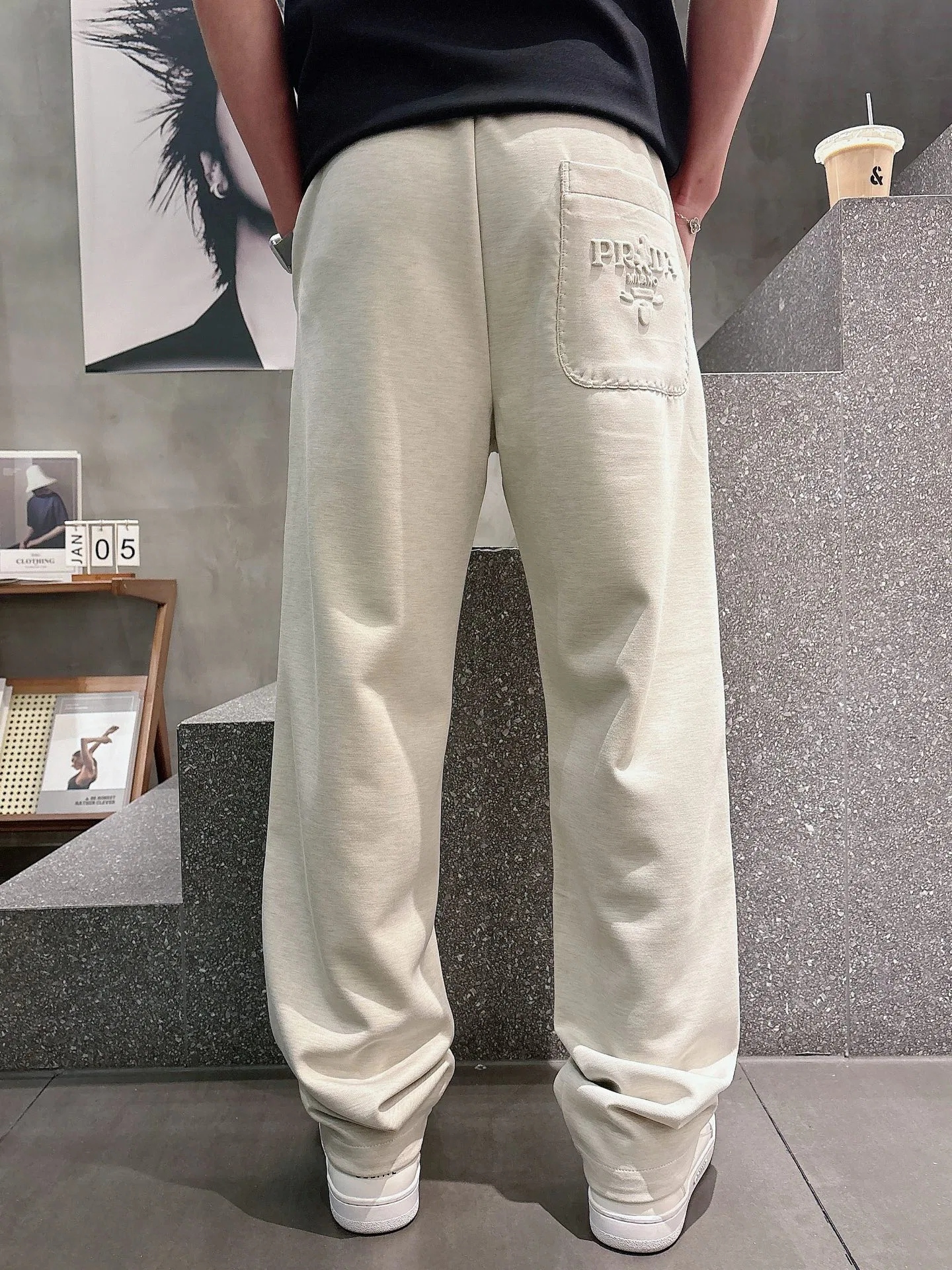 PRA 27FW GBXDNDJ 008 스웻팬츠 5