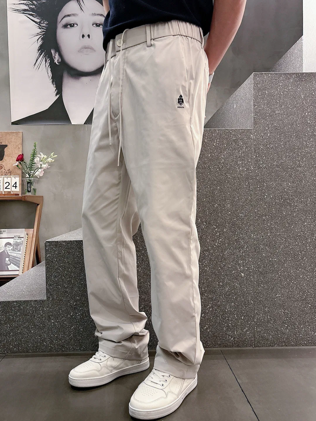 PRA 27FW HIIAHKH 006 스웻팬츠