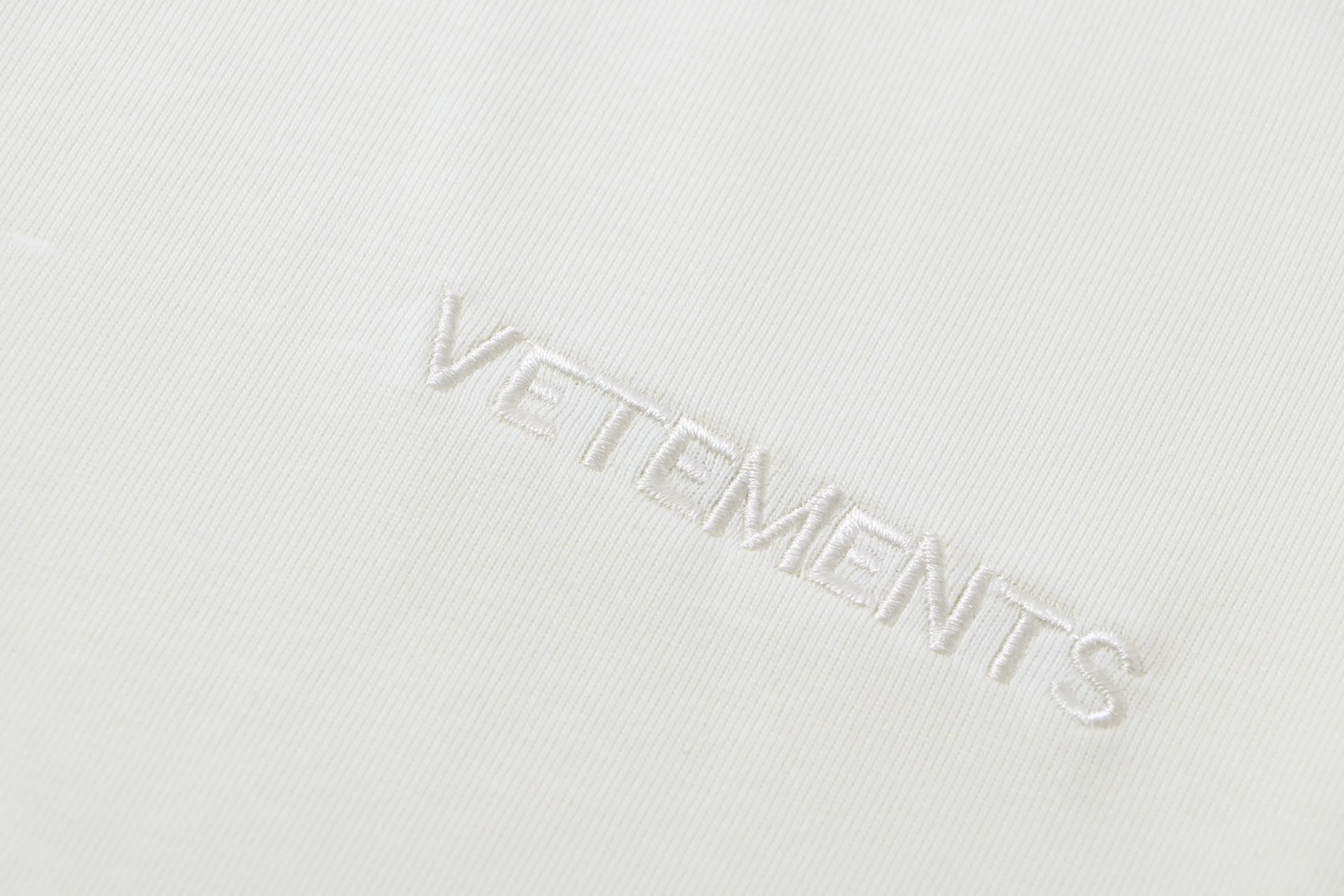 VETEMENTS 27FW GYYOCNS 002 반팔티셔츠 4