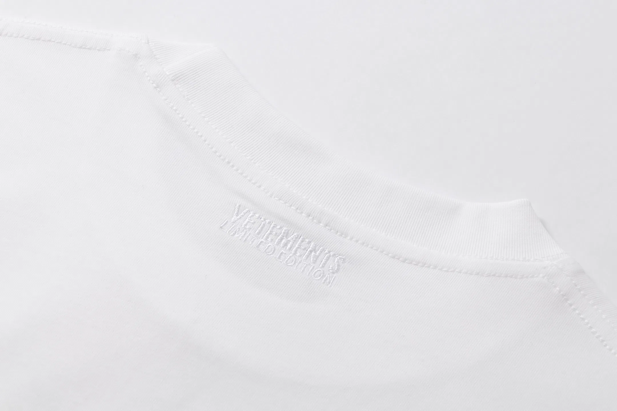 VETEMENTS 27FW GYYOCNS 005 반팔티셔츠 6