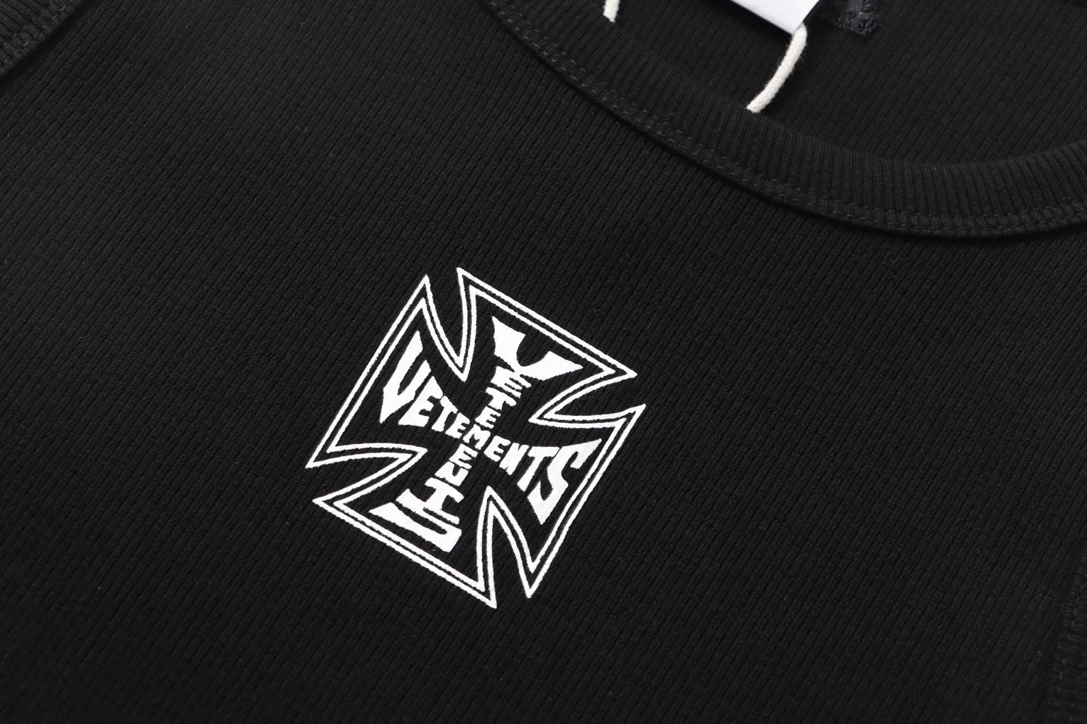 VETEMENTS 27FW GYYOCNS 006 나시 4