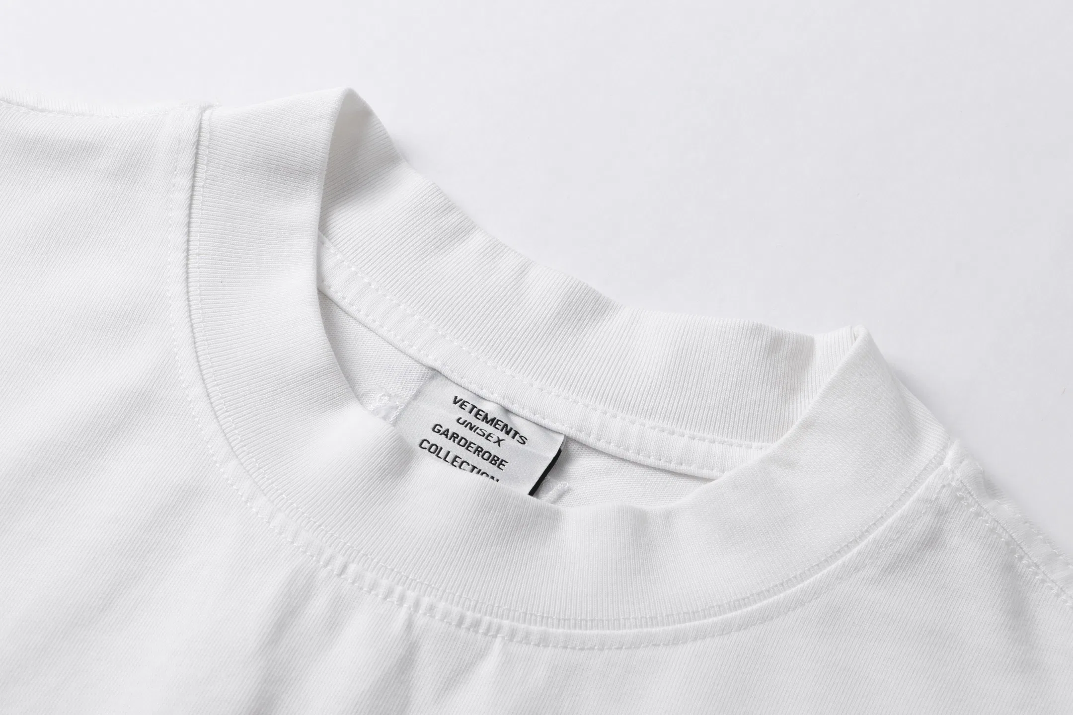 VETEMENTS 27FW GYYOCNS 015 나시 3