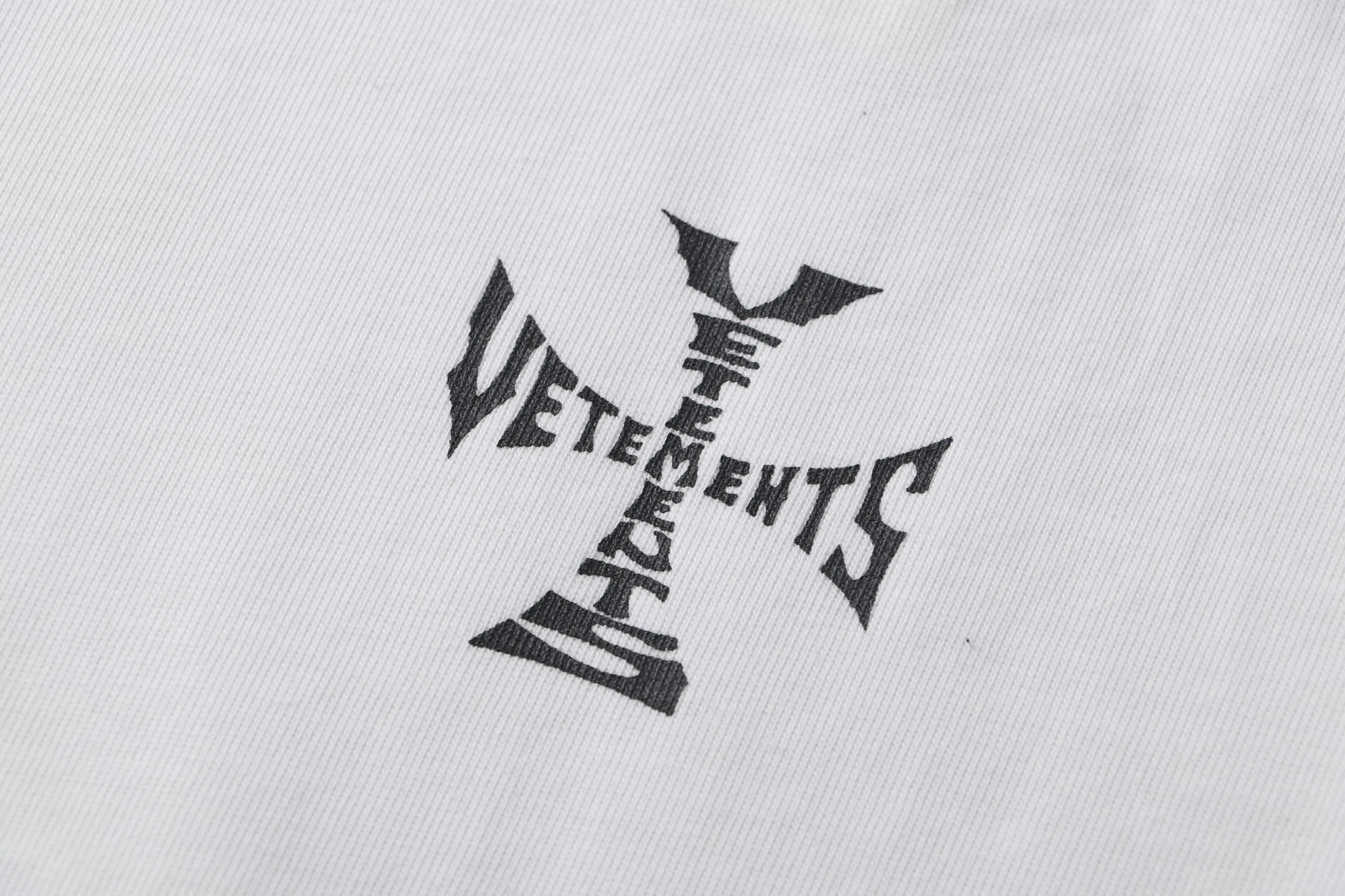 VETEMENTS 27FW GYYOCNS 015 나시 4