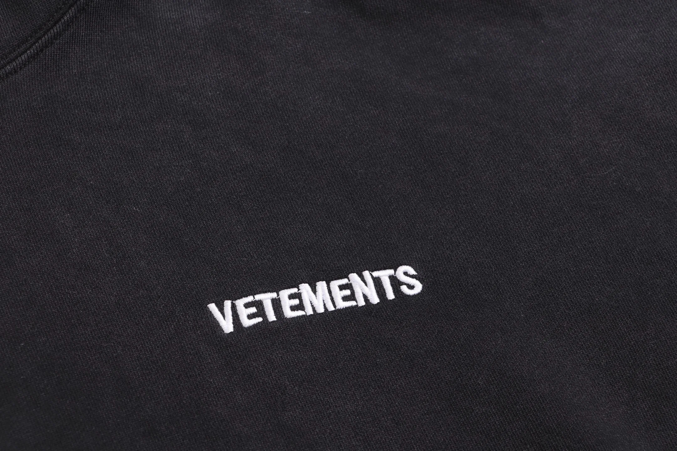 VETEMENTS 27FW GYYOCNS 029 집업후드 4