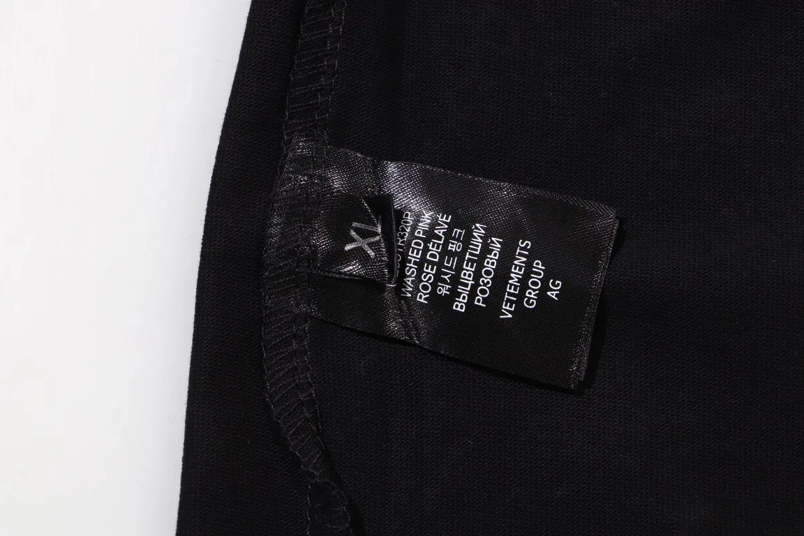 VETEMENTS 27FW GYYOCNS 034 반팔티셔츠 5