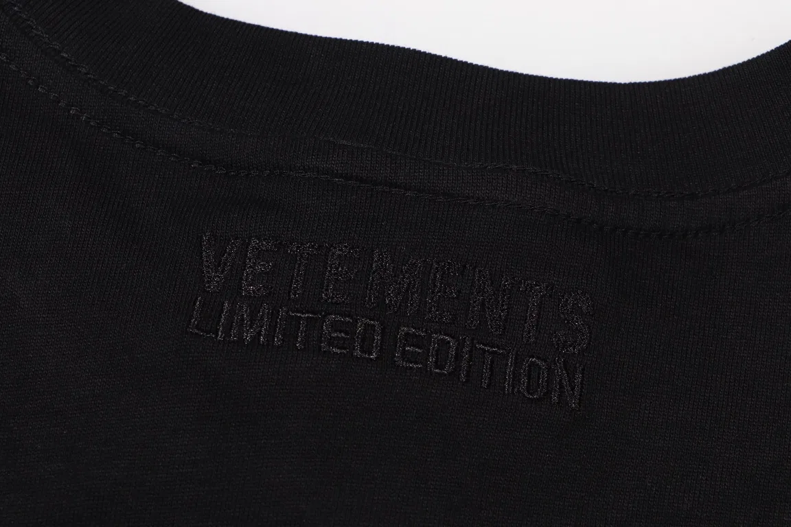 VETEMENTS 27FW GYYOCNS 036 반팔티셔츠 4