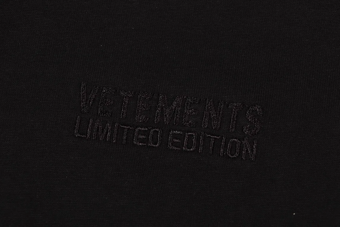 VETEMENTS 27FW GYYOCNS 036 반팔티셔츠 5