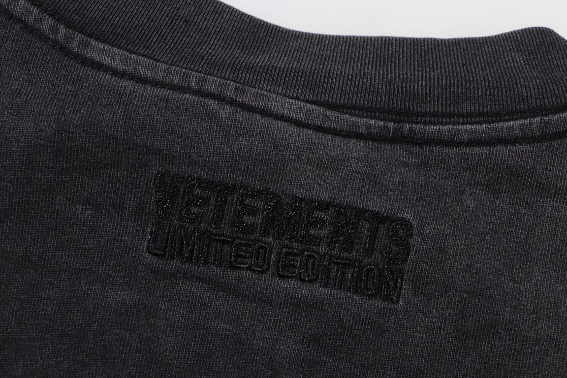 VETEMENTS 27FW GYYOCNS 038 반팔티셔츠 6